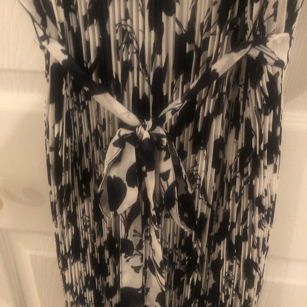 Dress - Picture 3 of 5